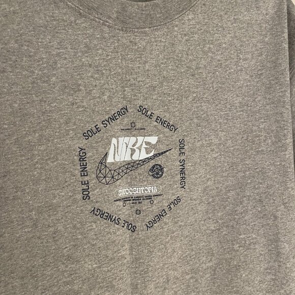 Loose Fit Graphic Nike Tee - Picture 2 of 4